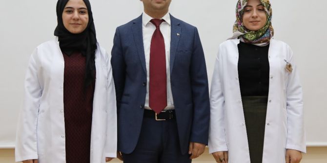 Erü Eczacılık Fakültesi 1. Sınıf Öğrencileri Önlük Giydi