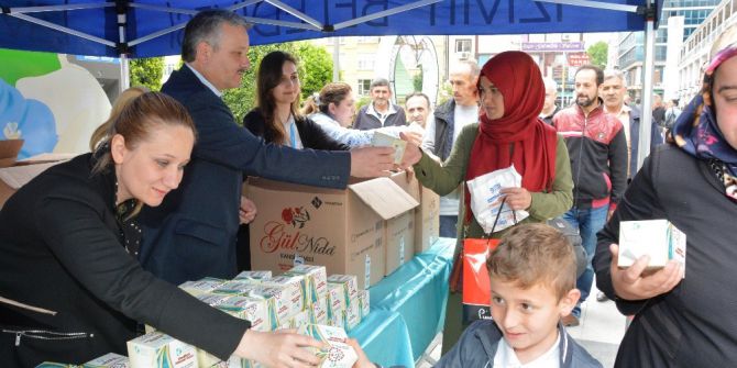 İzmit Belediyesi 4 Bin Paket Kandil Simidi Dağıttı