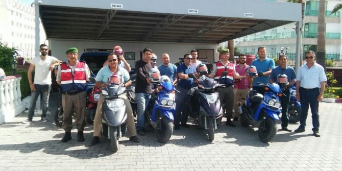 Manavgat’ta Motosiklet Sürücülerine Kask Jesti