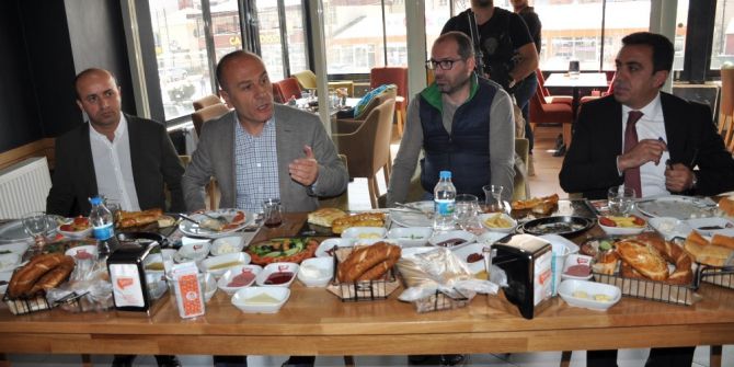 Kaşıkçı, Toki Konutlarını Yapan Yetkili Firmalarla Bir Araya Geldi