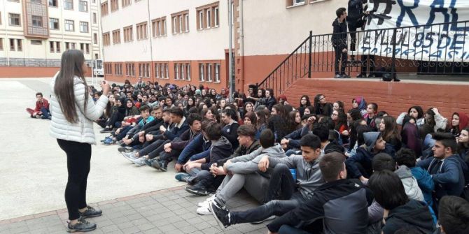 Okullarının Kapatılmaması İçin Oturma Eylemi Yaptılar