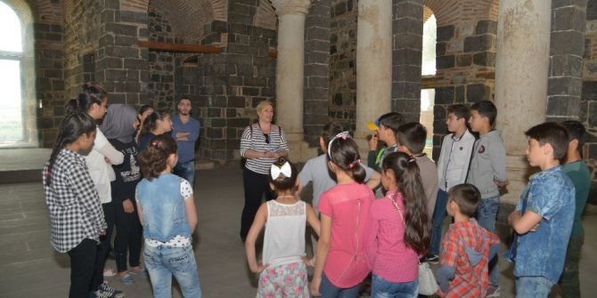 Suriyeli Çocuklar Tarihi Mekanları Gezdi