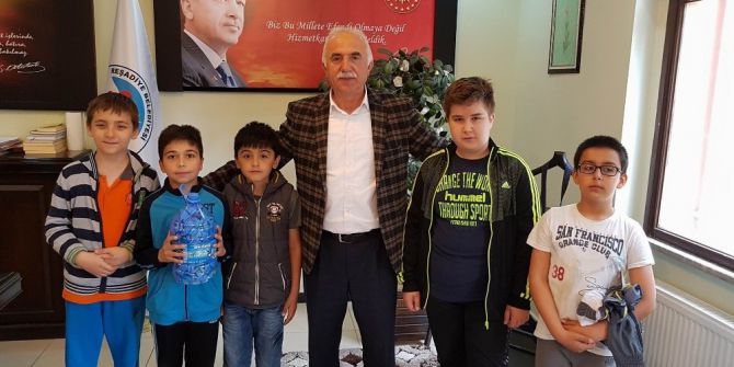 Öğrenciler Engelliler İçin Mavi Kapak Topladı