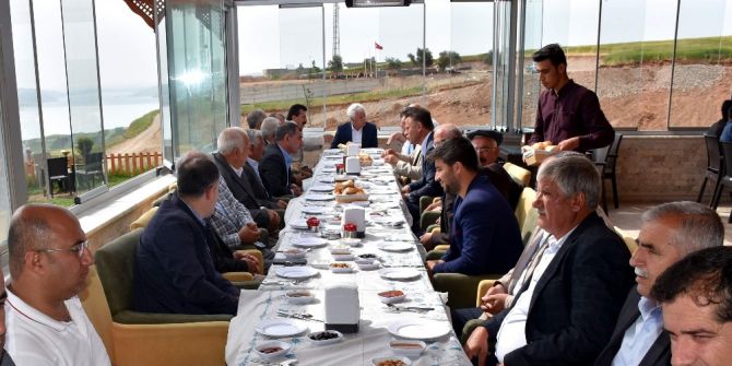 Belediye Başkanı Toprak Muhtarlara Teşekkür Etti