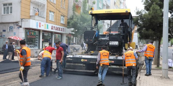 Diyarbakır’da Caddeler Asfaltlanıyor