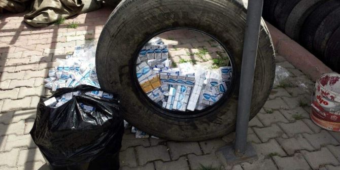 Lastik İçinde Kaçak Sigara Yakalandı