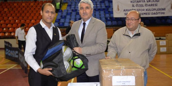 Kütahya İl Özel İdaresinden Amatör Spor Kulüplerine Malzeme Desteği