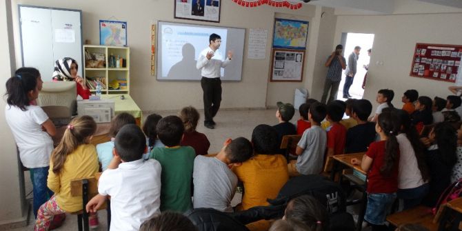 İlkokul Öğrencilerine Balık-ekmek Dağıtıldı