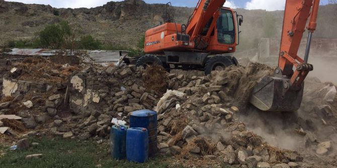 Gölbaşı’nda Metruk Binalar Yıkılıyor.