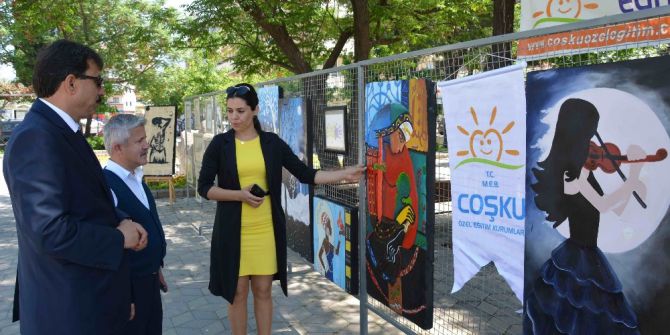 Özel Öğrencilerden Resim Ve El Sanatları Sergisi