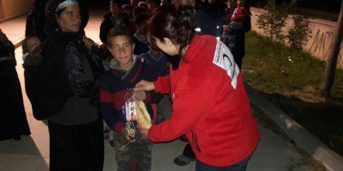 Fırtına Mağduru Mevsimlik İşçilere Kızılay’dan Kumanya Yardımı