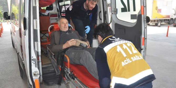 Okul Müdürü Okul Önünde Kaza Yaptı: 2 Yaralı