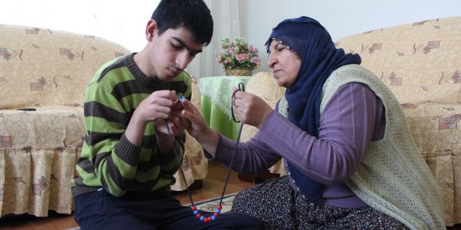 Engelli Oğlunun Hem Oyun Arkadaşı, Hem De Anne Ve Babası