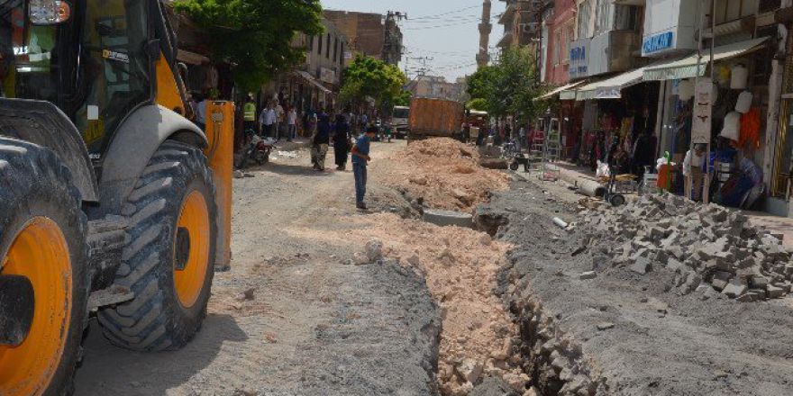 Prestij Projesinde İlk Asfalt Eski Urfa Caddesine Döküldü