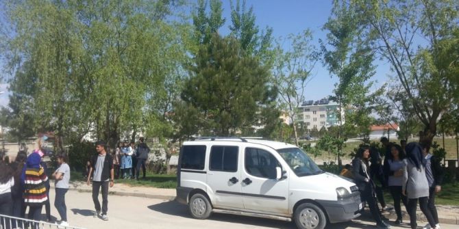 Afşin’de Öğrenciler Deprem Paniği Yaşadı