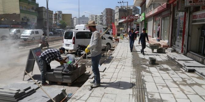 Cizre Belediyesi Kaldırım Yenileme Ve Genişletme Çalışması Başlattı