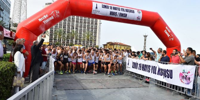 İzmir’de 19 Mayıs’a Özel Koşu