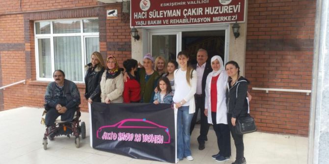 Huzurevindeki Annelere Anlamlı Ziyaret