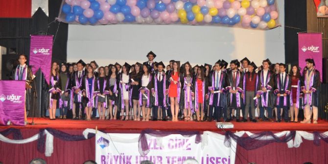 Çine’de Uğur Öğrencileri Bayrağı 11. Sınıflara Teslim Etti