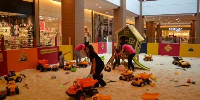 Miniklerin Kum Havuzu Keyfi