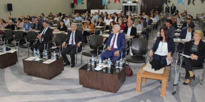 Chp’nin Resmi Kedisi "Şero" Salondakilere Seslendi