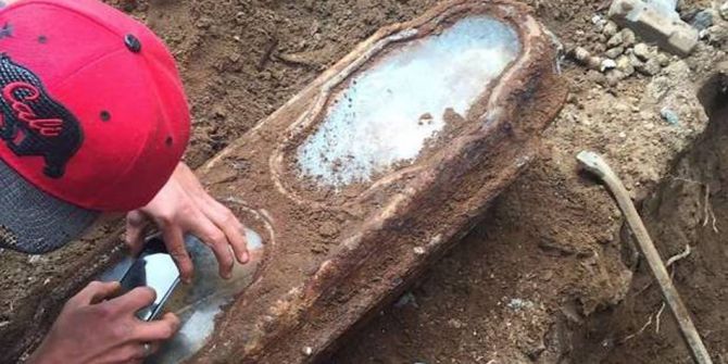 Ev Tadilatı Sırasında Bulunan Tabutun Sırrı Çözüldü