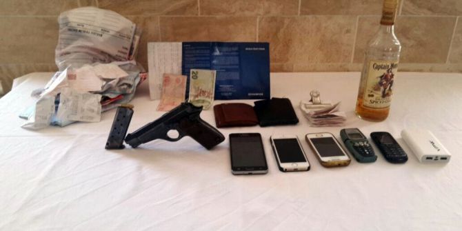 Kaş’ta 3 Kişiyi Silah Zoruyla Gasp Eden İki Kişi Yakalandı