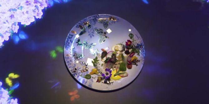 Yeni Nesil Restoranda Göz Ve Kulak Da Doyuyor