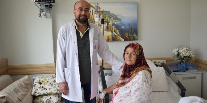 Şiddetli Ağrıları Bulunan Kadın Felç Olmaktan Kurtarıldı