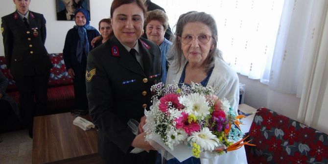 Jandarmadan Huzurevine Anlamlı Ziyaret