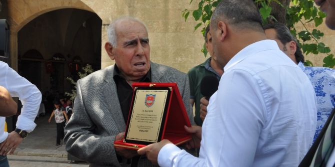60 Yıllık Şoförsün’ Dediler Plaket Ve Hediye Verdiler