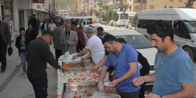 Hakkari’de 150 Kilo Tulumba Tatlısı Dağıtıldı
