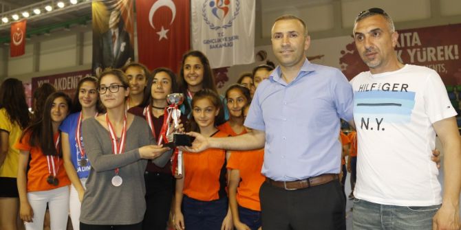 Akdeniz Belediyespor Voleybol Branşında İddialı