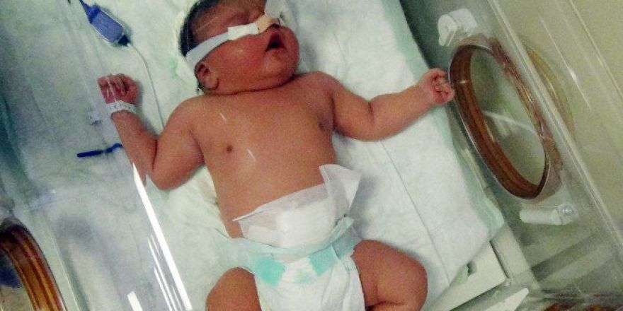 5 Kilo 750 Gram Doğan Bebek Şaşırttı