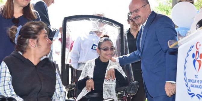 Vali Çakacak, Engelliler Şöleninde Engelli Gençlerle Buluştu