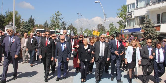Yüzlerce Kişi Hayırsever İşadamı, İzzet Baysal İçin Yürüdü