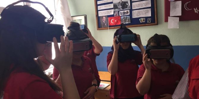 İlçe Ve Köy Okullarında 3 Boyutlu Gözlükler Tanıtıldı