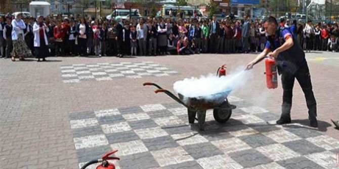 Erciş’te Afet Bilinci Semineri Ve Yangın Eğitimi