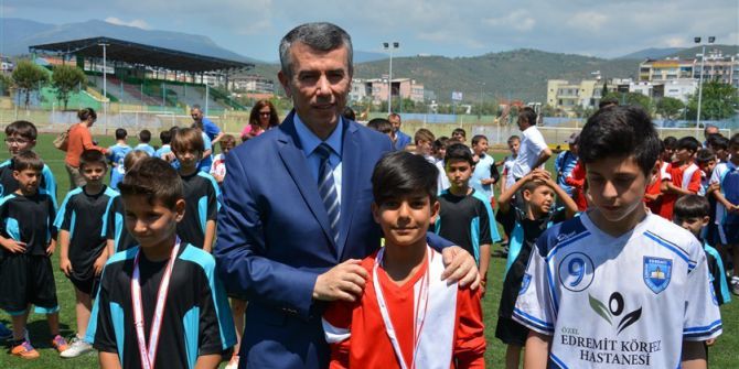 Ödüllerini Aldılar