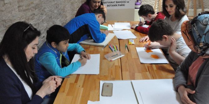 Otizmli Çocuklar Hayvanat Bahçesini Gezerek Resim Yaptı