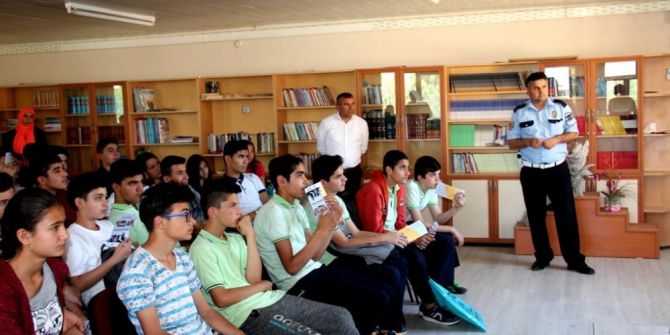 Trafik Polisleri Öğrencileri Bilgilendirdi