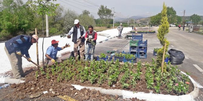 Gölbaşı İlçesinde Peyzaj Çalışmaları Devam Ediyor
