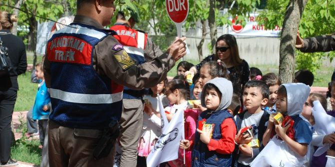Jandarmadan Öğrencilere Trafik Eğitimi
