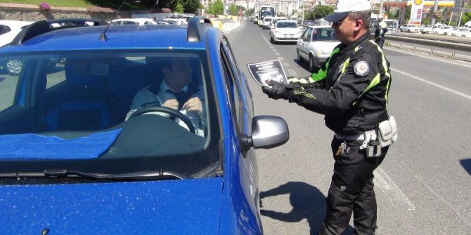 Polisten Hediyeli Trafik Uygulaması