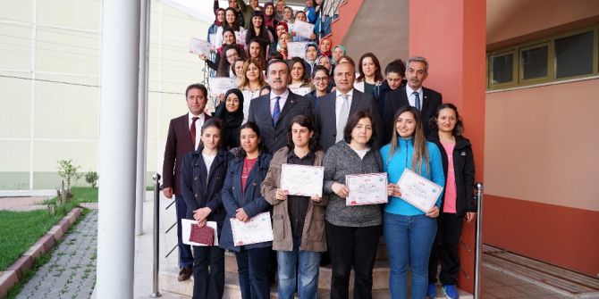 Taşköprü’de Yüzme Kursunu Bitiren 110 Kadın, Sertifikalarını Aldı