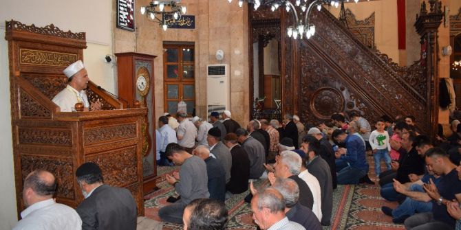 Malatya’da Berat Kandilinde Camiler Doldu Taştı