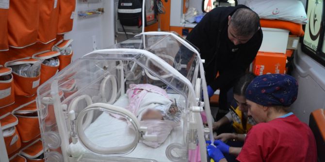 Yeni Doğmuş Bebeği Poşete Koyup Sokağa Attılar