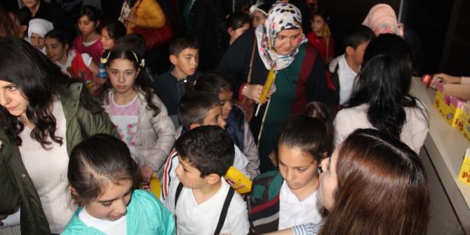Kars Belediyesi Çocukları Tiyatroyla Buluşturdu