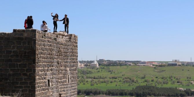 Diyarbakır Surlarına ‘Özçekim’ Yasağı