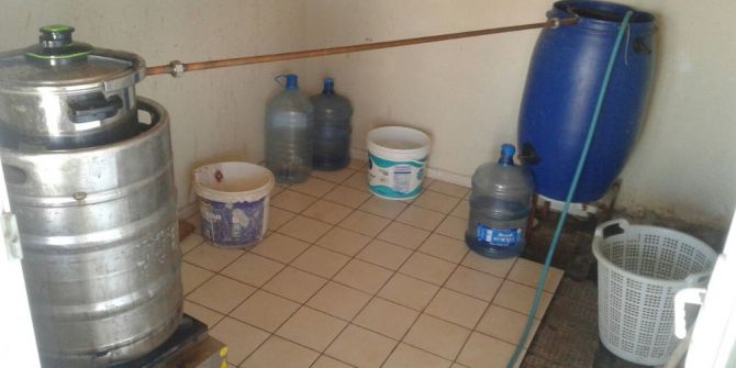 Evin Terasında Kaçak İçki İmalathanesi